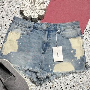 NWT Cello Bleached Blue Distress High Rise Jean Shorts size Large